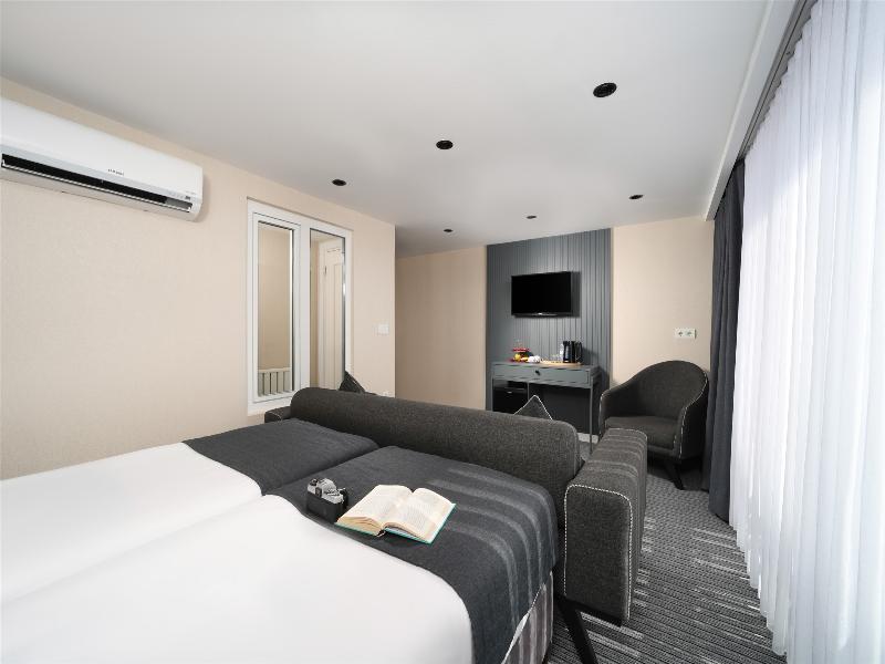 Moss Suite Hotel image