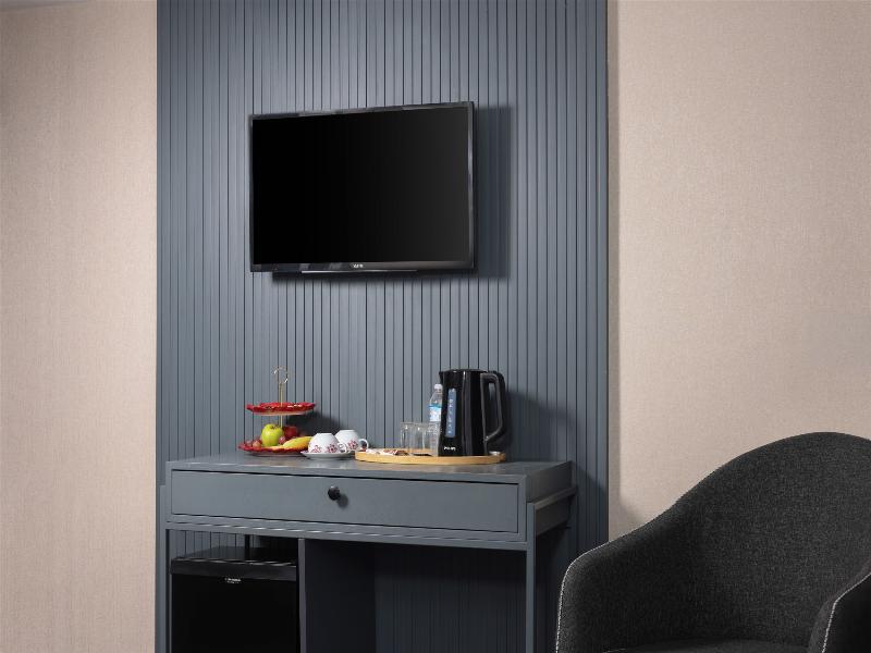 Moss Suite Hotel image
