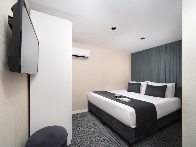 Moss Suite Hotel image