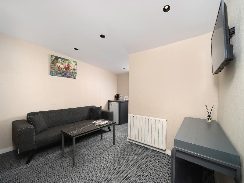 Moss Suite Hotel image