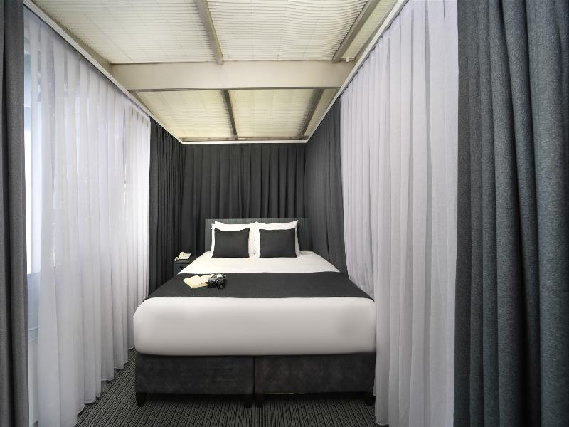 Moss Suite Hotel image