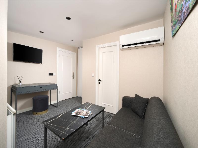 Moss Suite Hotel image