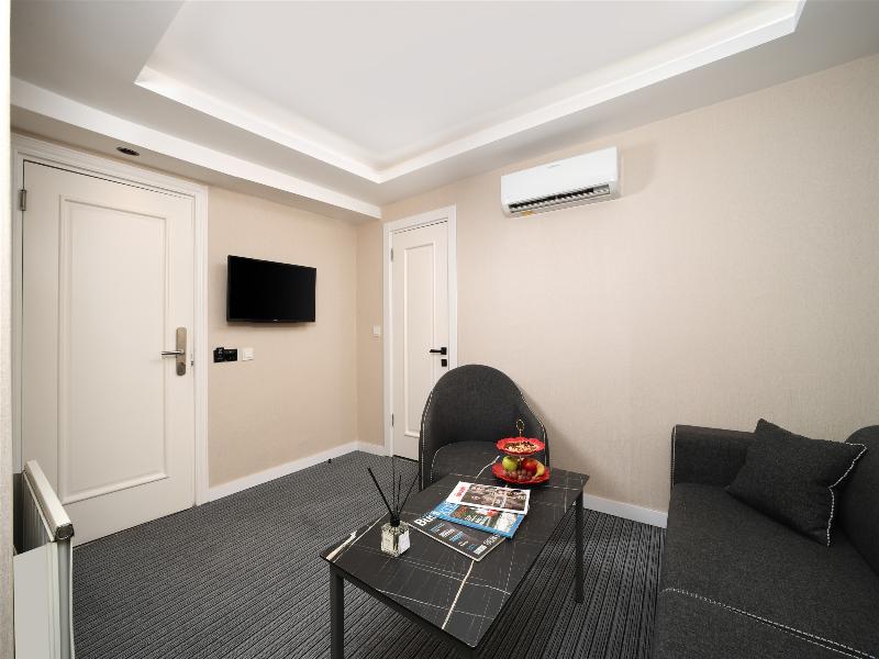 Moss Suite Hotel image