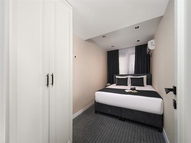 Moss Suite Hotel image