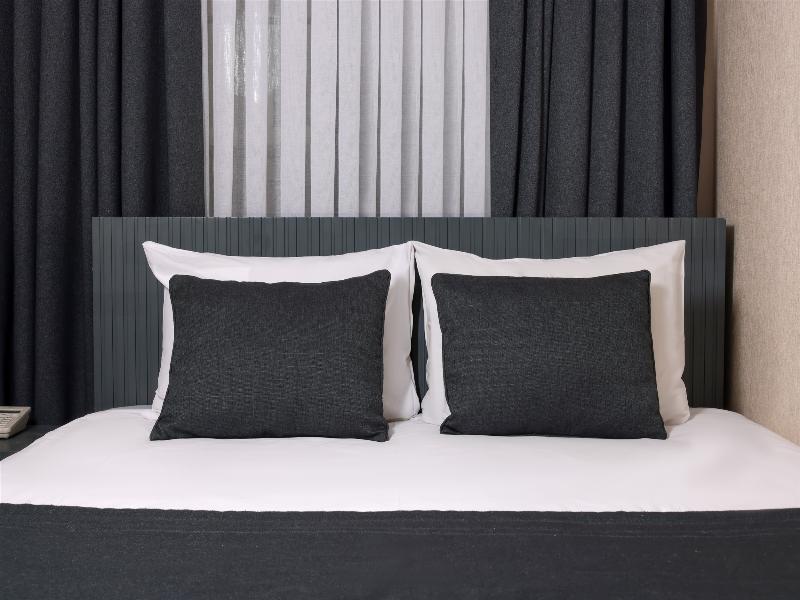 Moss Suite Hotel image