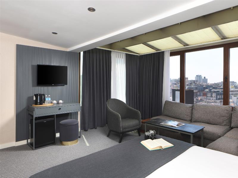 Moss Suite Hotel image