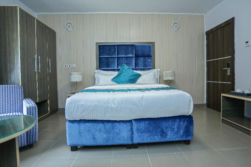 Riviera Suite 3