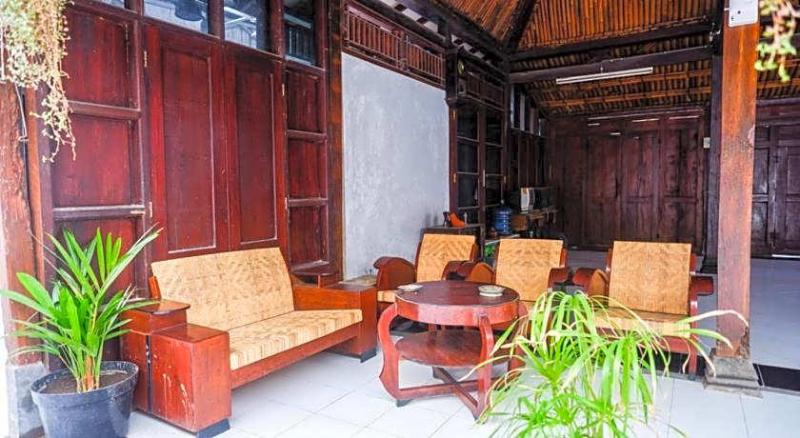 Urbanview Hotel Telu Wolu Monjali image