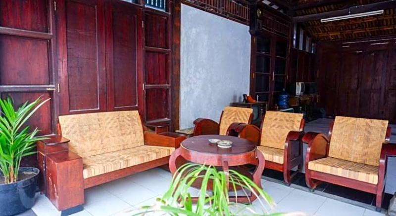 Urbanview Hotel Telu Wolu Monjali image