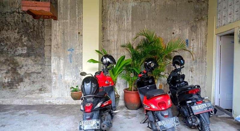 Urbanview Hotel Telu Wolu Monjali image