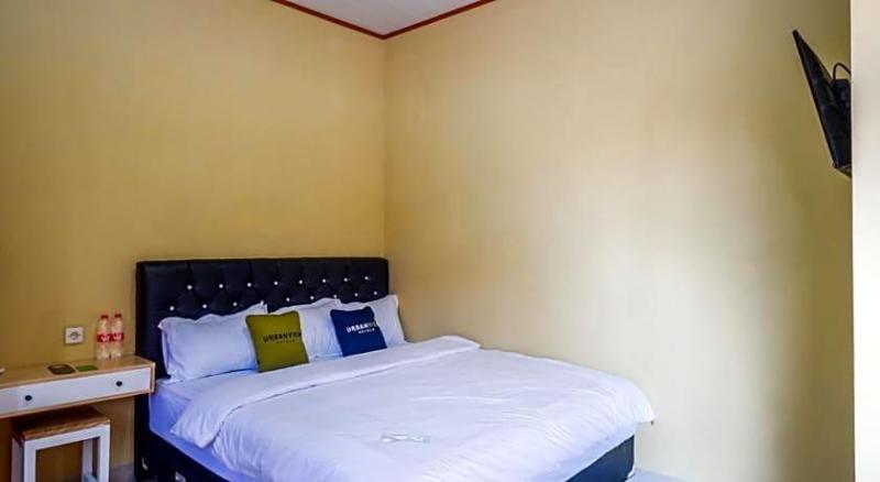 Urbanview Hotel Telu Wolu Monjali image