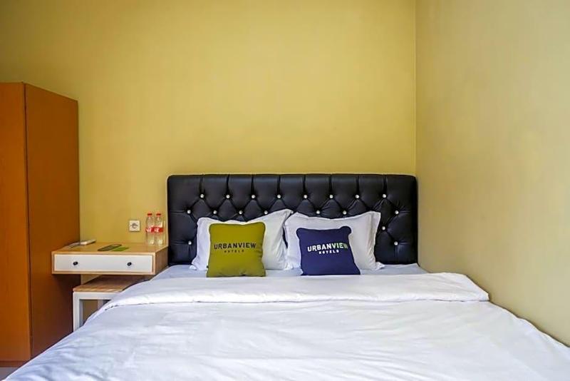 Urbanview Hotel Telu Wolu Monjali image
