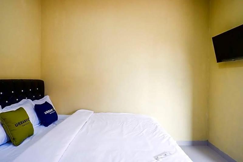 Urbanview Hotel Telu Wolu Monjali image