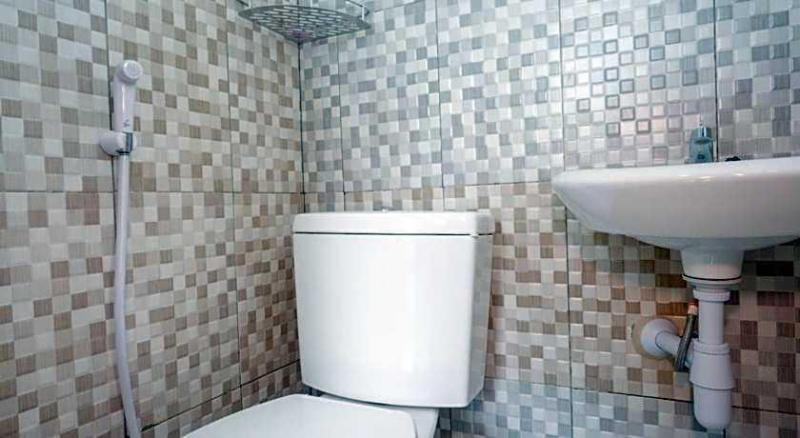 Urbanview Hotel Telu Wolu Monjali image
