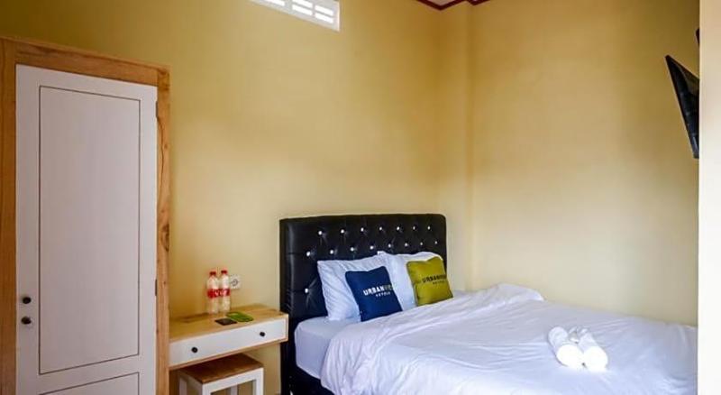 Urbanview Hotel Telu Wolu Monjali image