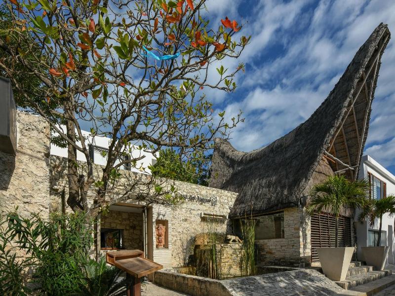 Casa Del Jaguar image