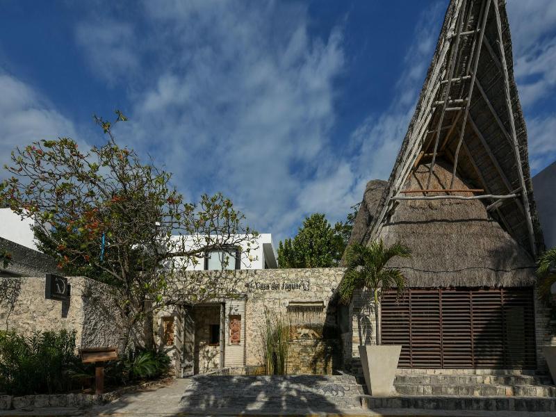 Casa Del Jaguar image