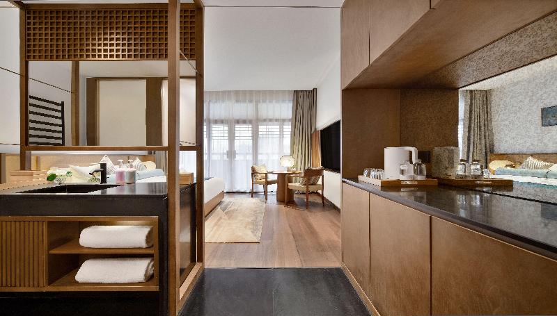 Blossom Hill Hotel Nanjing Lishui image