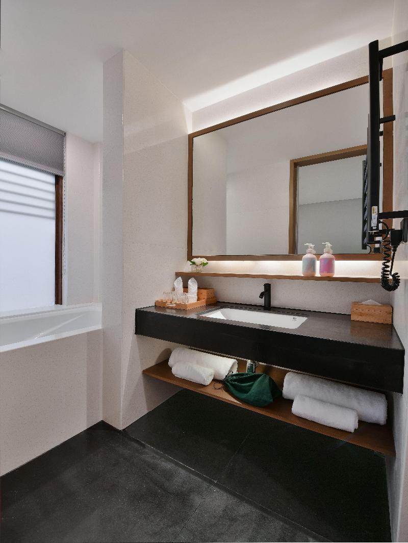 Blossom Hill Hotel Nanjing Lishui image