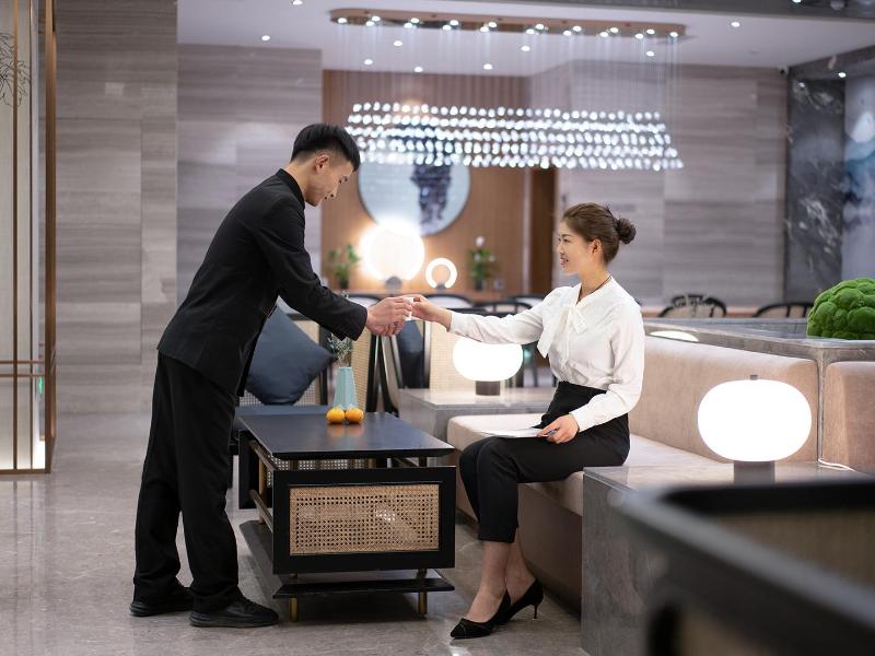 Lobby & Reception