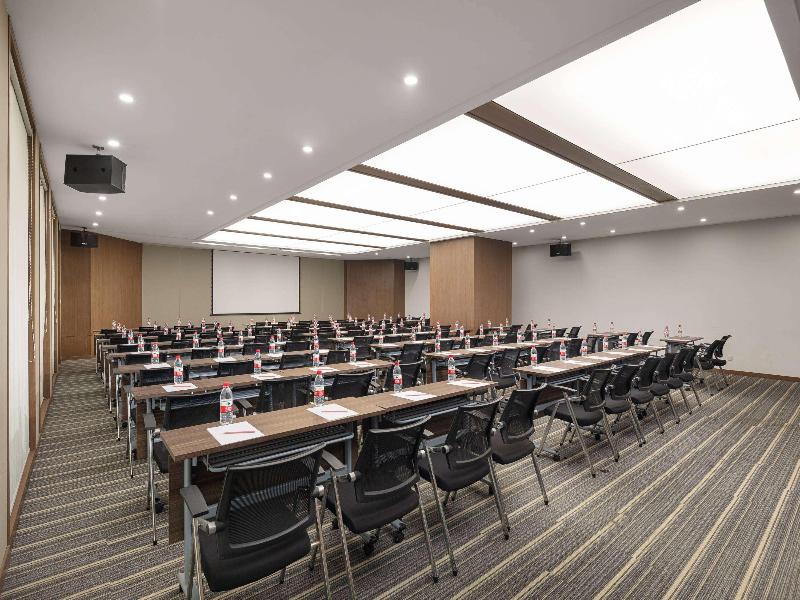 Crystal Orange Hotel Zhenjiang Logistics Building image