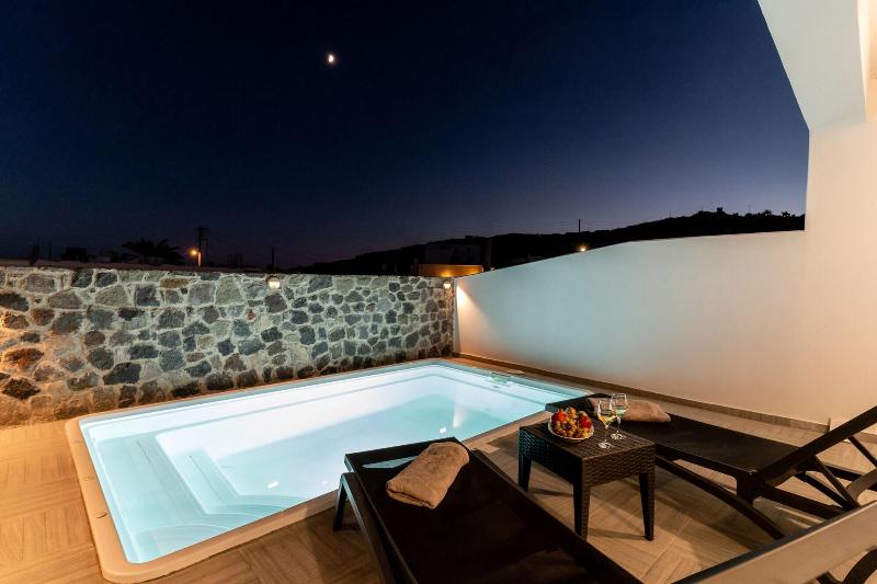 Santorossa Luxury Villas - Image 5