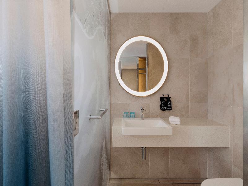 Holiday Inn Hotel & Suites Sunshine Coast by IHG image