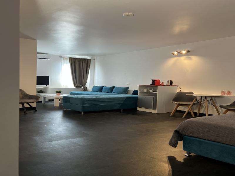 Luxor Suites Venizelou