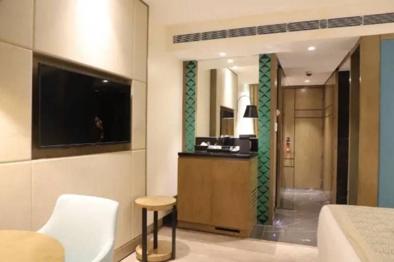 The Cruze Premium Boutique Hotel 5