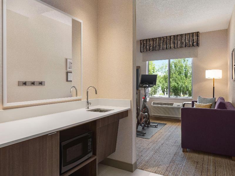 Hampton Inn Stockto image
