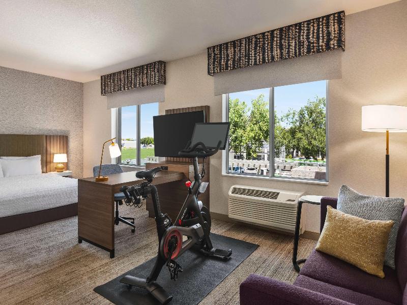 Hampton Inn Stockto image
