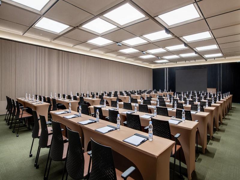 Intercity Hotel Shenzhen Futian Huanggang image