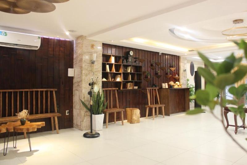 Happy Life Green Hotel image