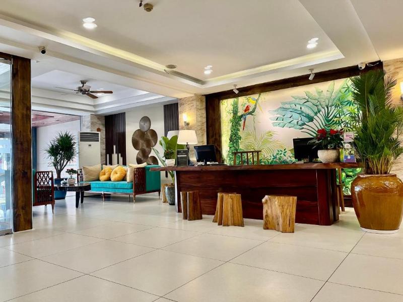 Happy Life Green Hotel image
