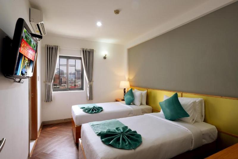 Happy Life Green Hotel image