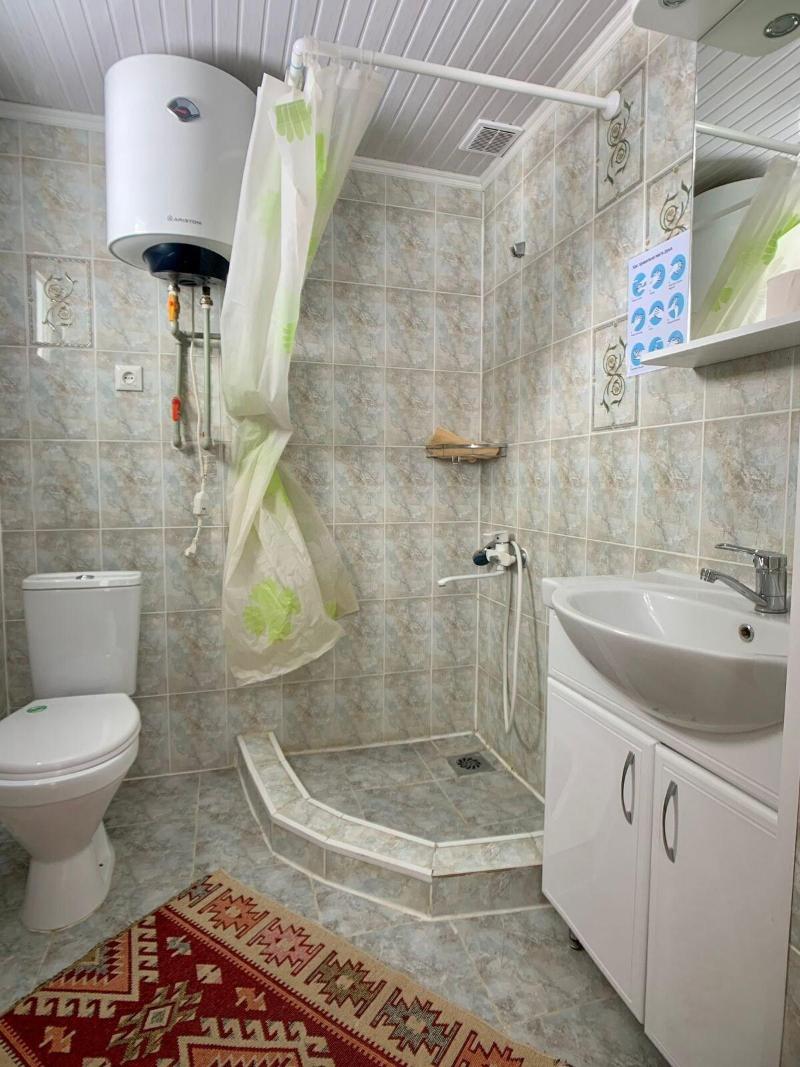 SINGLE ECONOMY WITH SHARED BATHROOM