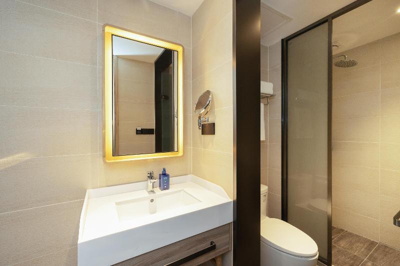 Hanting Premium Hotel Linfen Station Street image