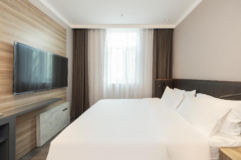 Hanting Premium Hotel Linfen Station Street image