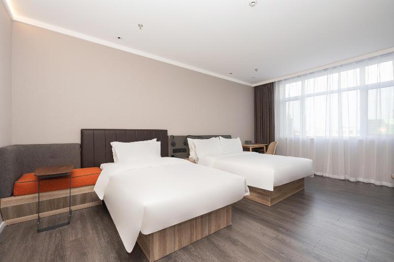 Hanting Premium Hotel Linfen Station Street image