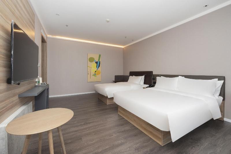 Hanting Premium Hotel Linfen Station Street image