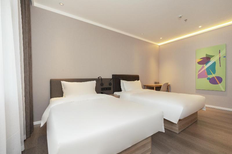 Hanting Premium Hotel Linfen Station Street image