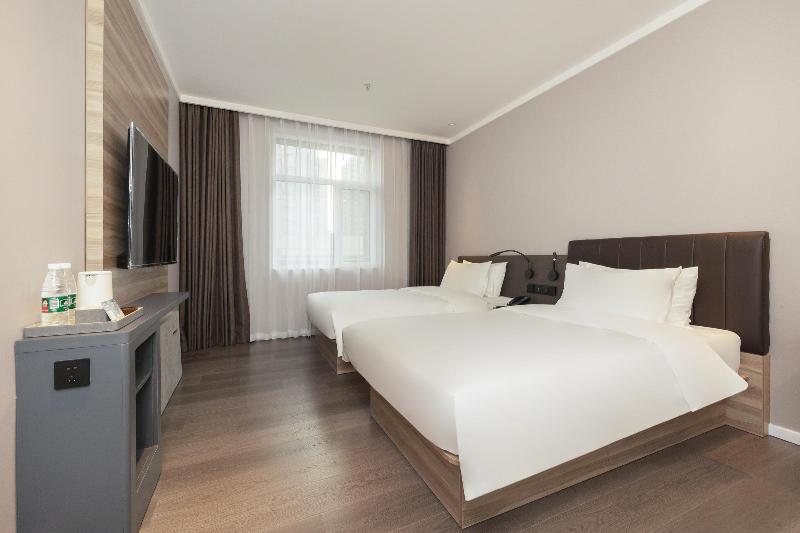 Hanting Premium Hotel Linfen Station Street image