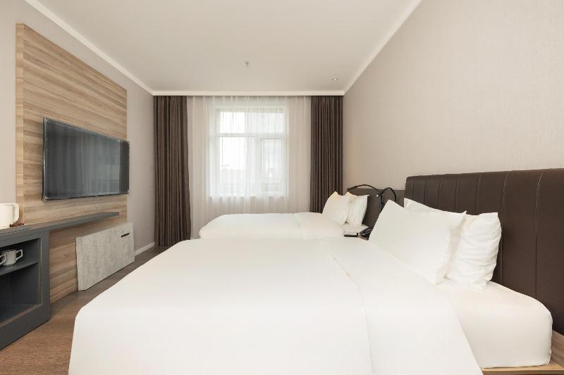 Hanting Premium Hotel Linfen Station Street image