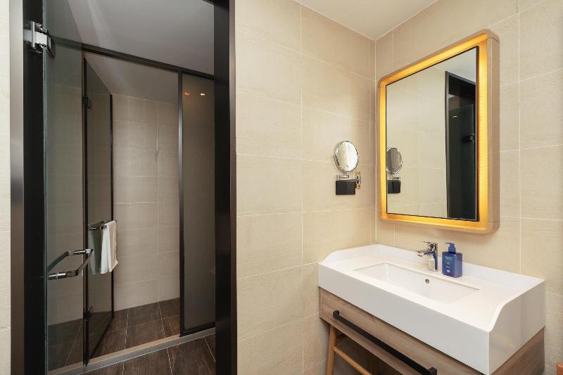 Hanting Premium Hotel Linfen Station Street image