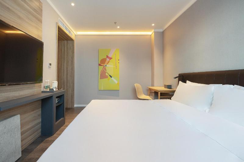 Hanting Premium Hotel Linfen Station Street image