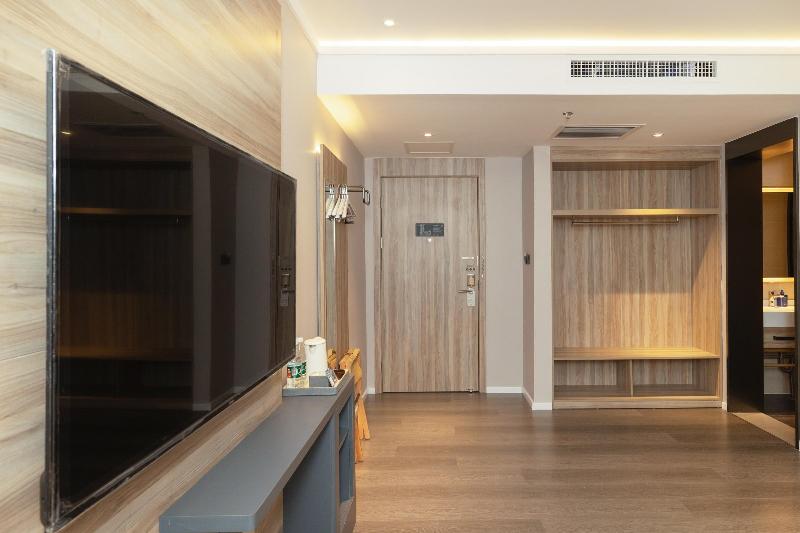 Hanting Premium Hotel Linfen Station Street image