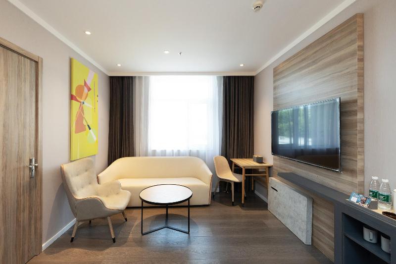Hanting Premium Hotel Linfen Station Street image