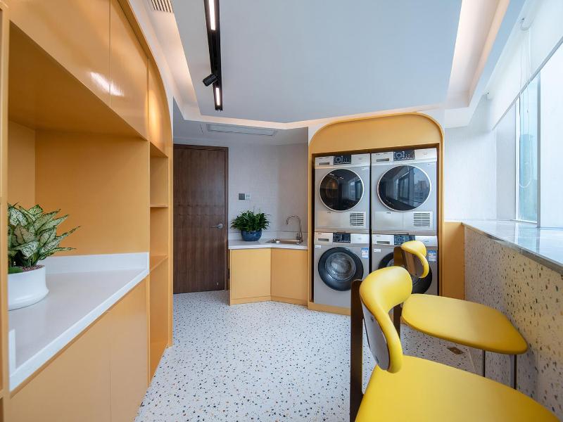Orange Hotel Shenzhen Longhua Metro Station image