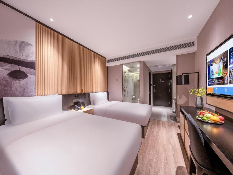 Orange Hotel Shenzhen Longhua Metro Station image