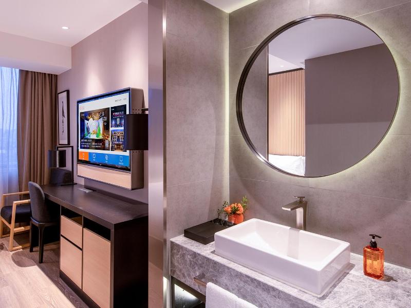 Orange Hotel Shenzhen Longhua Metro Station image